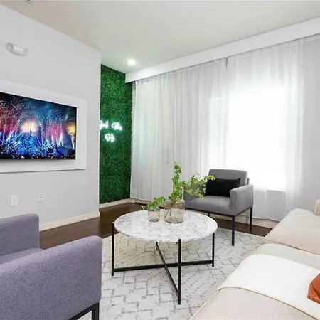 Modern Townhome 5 Miles To Disney - 3 Bd 2 Baths 8968